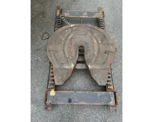 Fifth Wheel PETERBILT 567 Payless Truck Parts