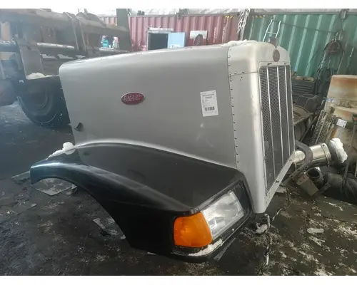 Hood PETERBILT 567 Dixie Truck Centre