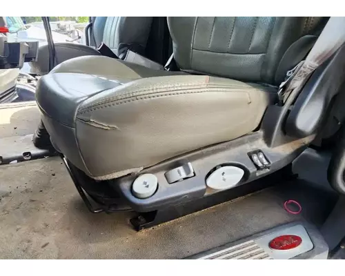 Peterbilt 567 Seat, Front