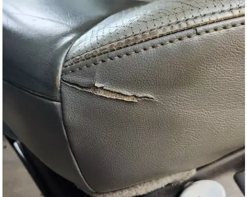 Peterbilt 567 Seat, Front