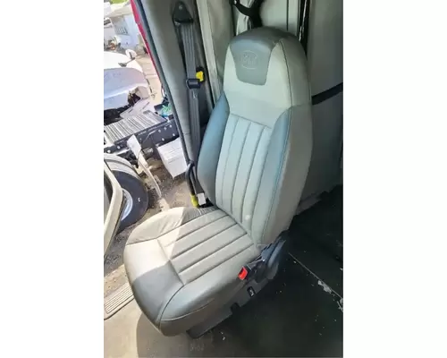 Peterbilt 567 Seat, Front