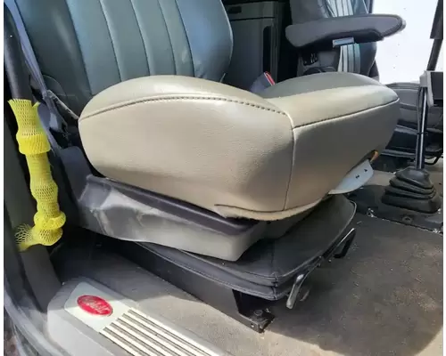 Peterbilt 567 Seat, Front