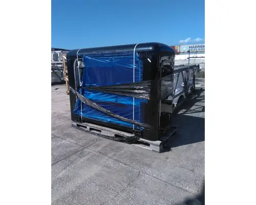 Sleeper PETERBILT 567 LKQ Heavy Truck - Tampa