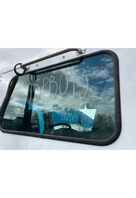 Peterbilt 579 Back Glass