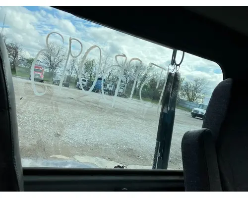 Peterbilt 579 Back Glass