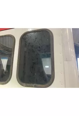 Peterbilt 579 Back Glass