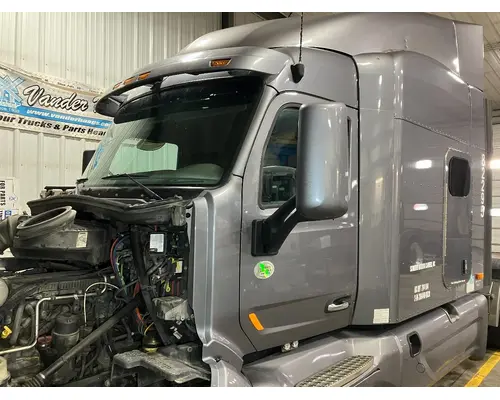 Peterbilt 579 Cab Assembly