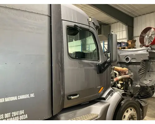 Peterbilt 579 Cab Assembly