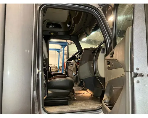 Peterbilt 579 Cab Assembly