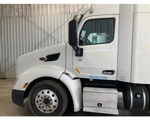 Peterbilt 579 Cab Assembly