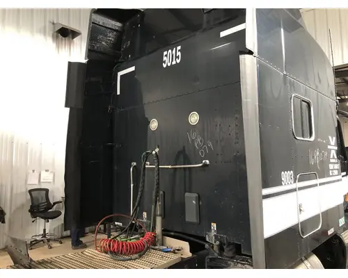 Peterbilt 579 Cab Assembly