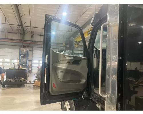 Peterbilt 579 Cab Assembly