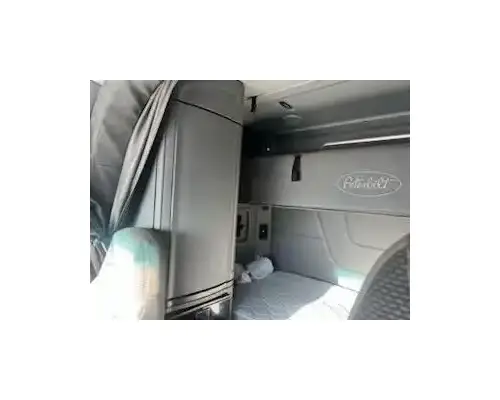 Peterbilt 579 Cab
