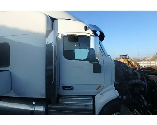 Cab PETERBILT 579 Sam's Riverside Truck Parts Inc