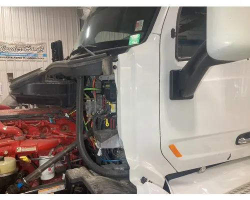 Peterbilt 579 Cowl