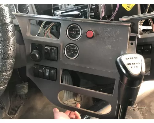 Peterbilt 579 Dash Assembly