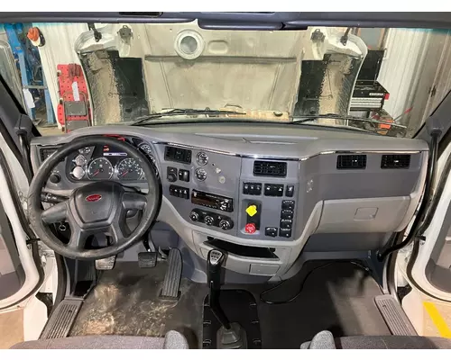 Peterbilt 579 Dash Assembly