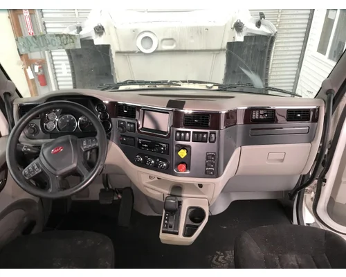 Peterbilt 579 Dash Assembly