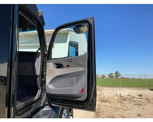 Peterbilt 579 Door Assembly, Front