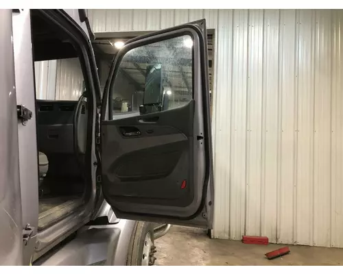 Peterbilt 579 Door Assembly, Front