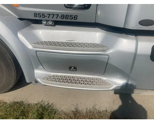 Peterbilt 579 Fairing (Side)