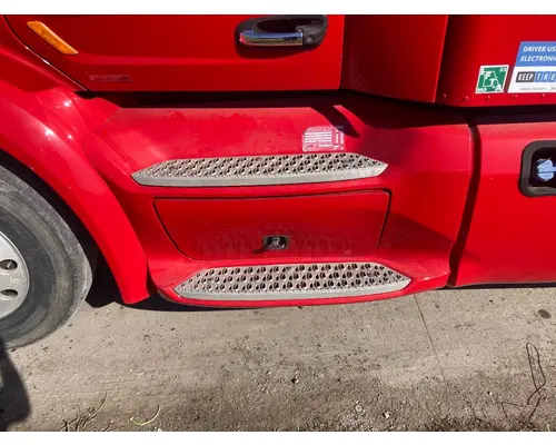 Peterbilt 579 Fairing (Side)