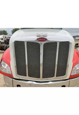 Peterbilt 579 Grille