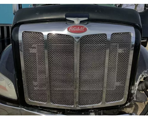 Peterbilt 579 Grille