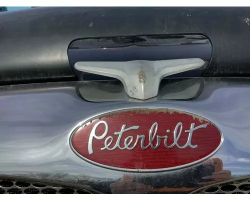 Peterbilt 579 Grille