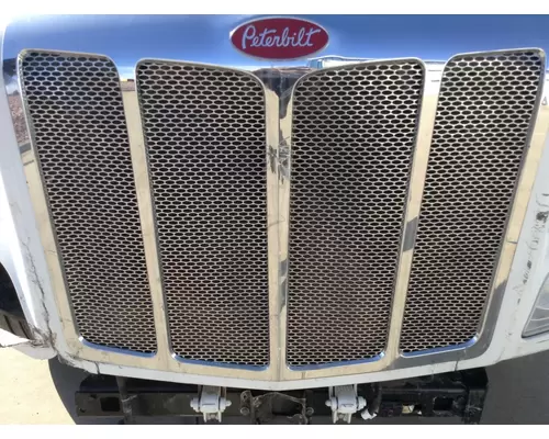 Peterbilt 579 Grille