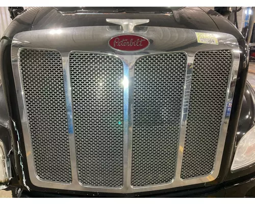 Peterbilt 579 Grille