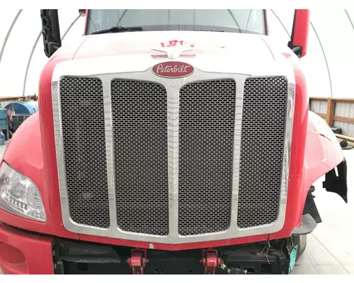 Peterbilt 579 Grille