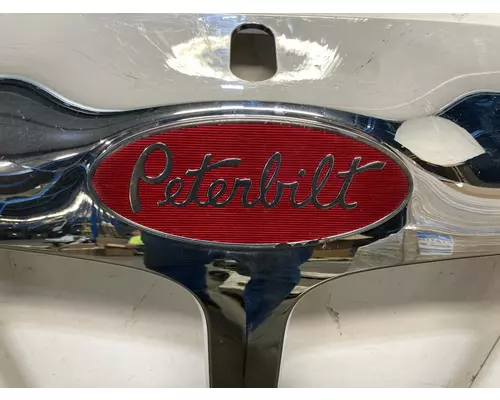 Peterbilt 579 Grille