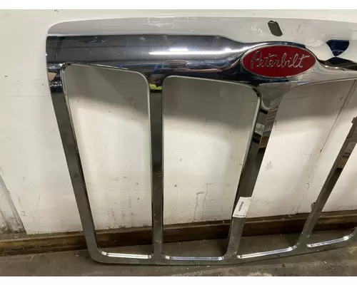 Peterbilt 579 Grille