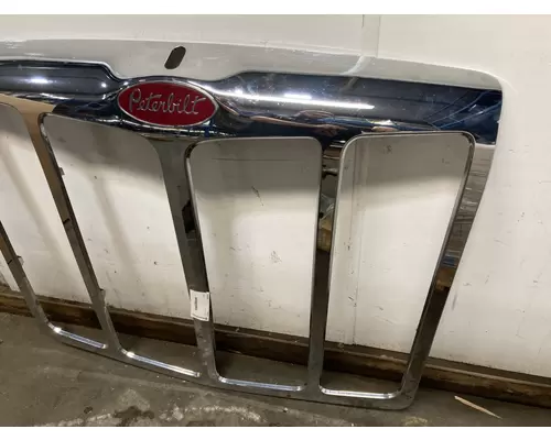 Peterbilt 579 Grille