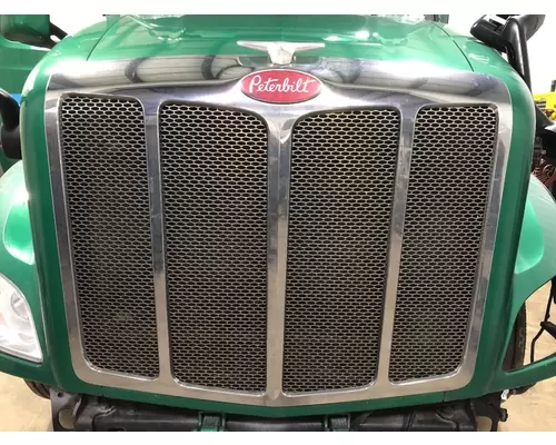 Peterbilt 579 Grille