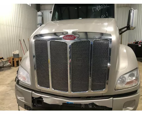 Peterbilt 579 Grille