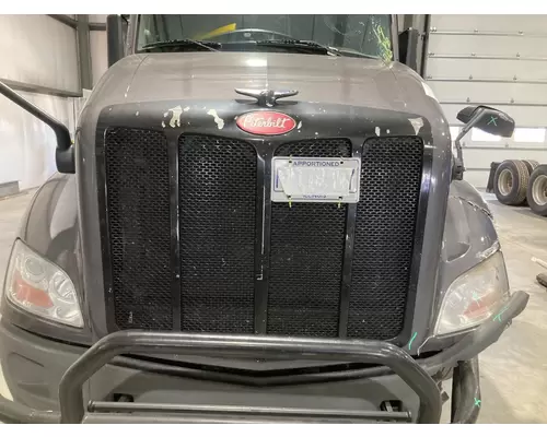 Peterbilt 579 Grille