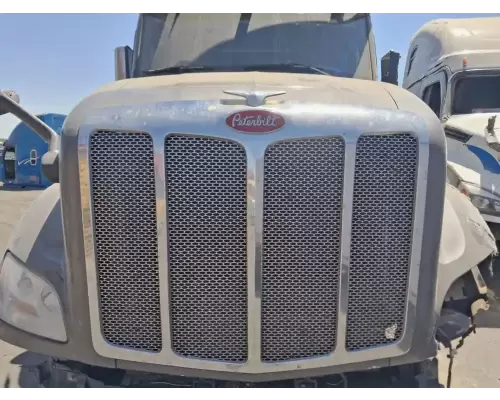 Grille Peterbilt 579 Garabedian Equipment Company