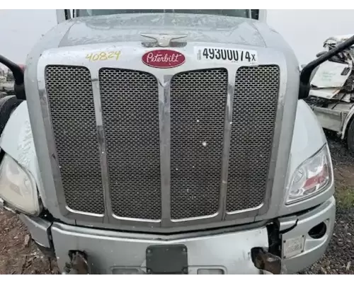 Peterbilt 579 Grille