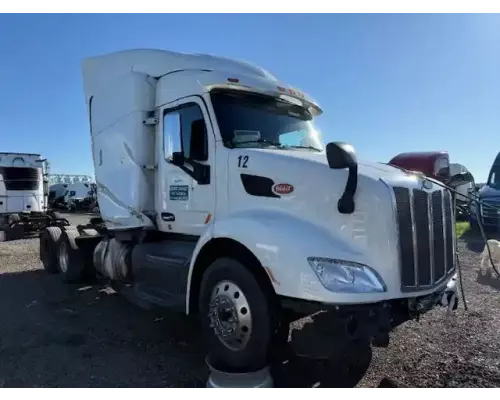 Peterbilt 579 Grille