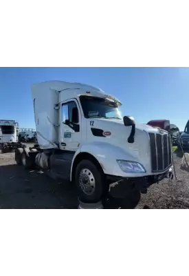 Peterbilt 579 Grille