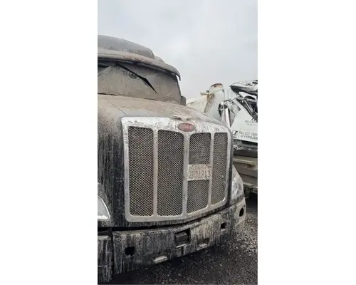 Peterbilt 579 Grille