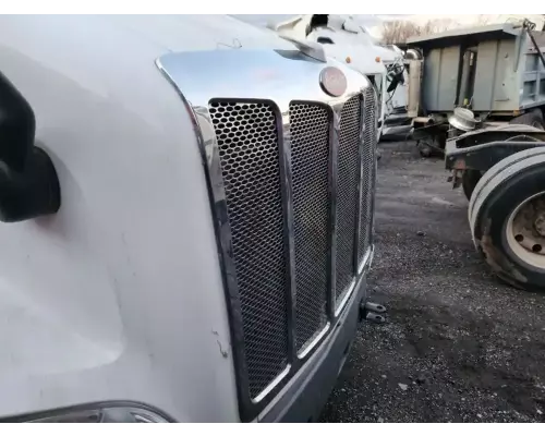 Peterbilt 579 Grille