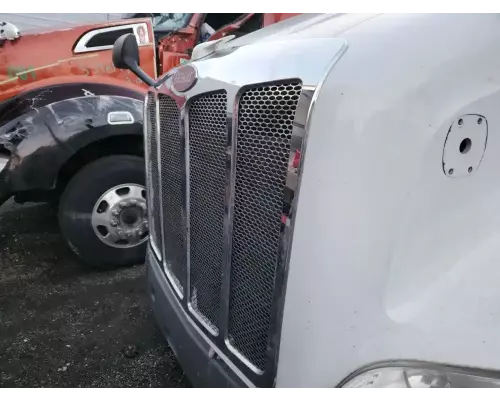 Peterbilt 579 Grille