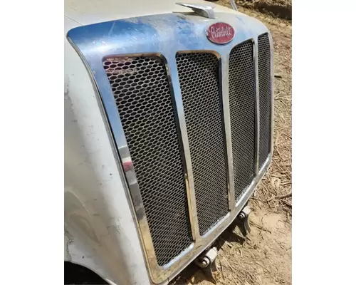 Grille Peterbilt 579 Complete Recycling Group LLC