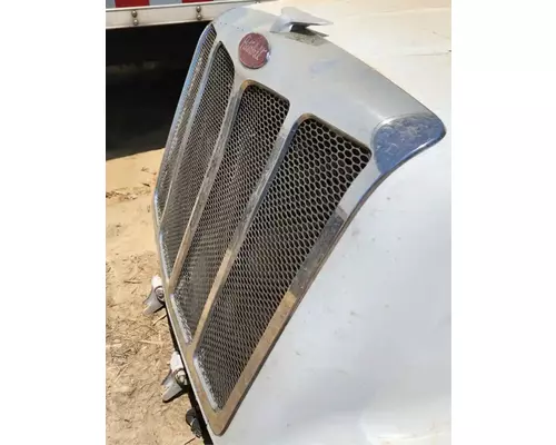 Peterbilt 579 Grille