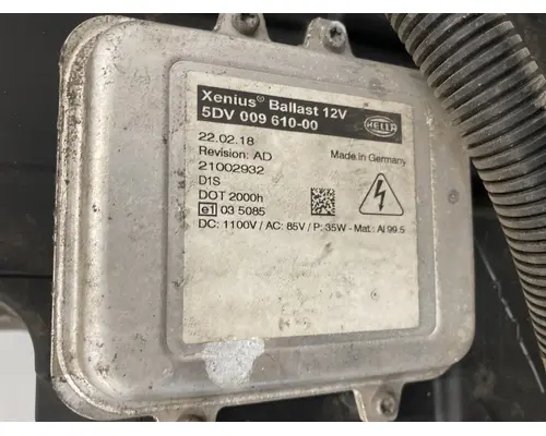 Peterbilt 579 Headlamp Assembly