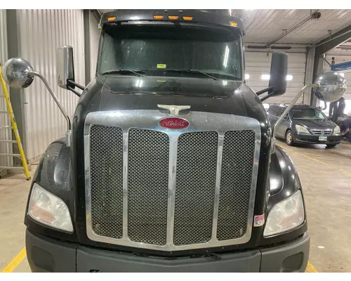 Peterbilt 579 Hood Hinge
