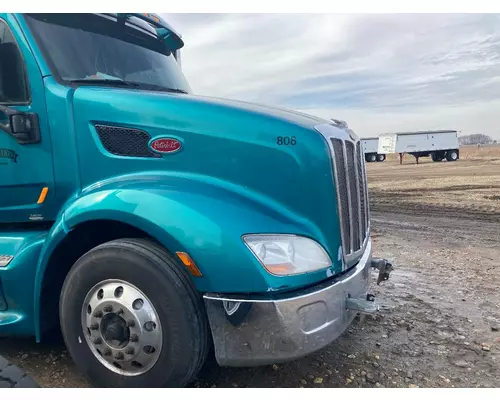 Peterbilt 579 Hood